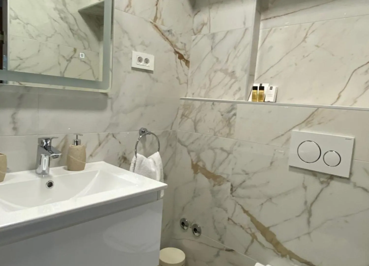 Marazul Apartments Povljana 0*,