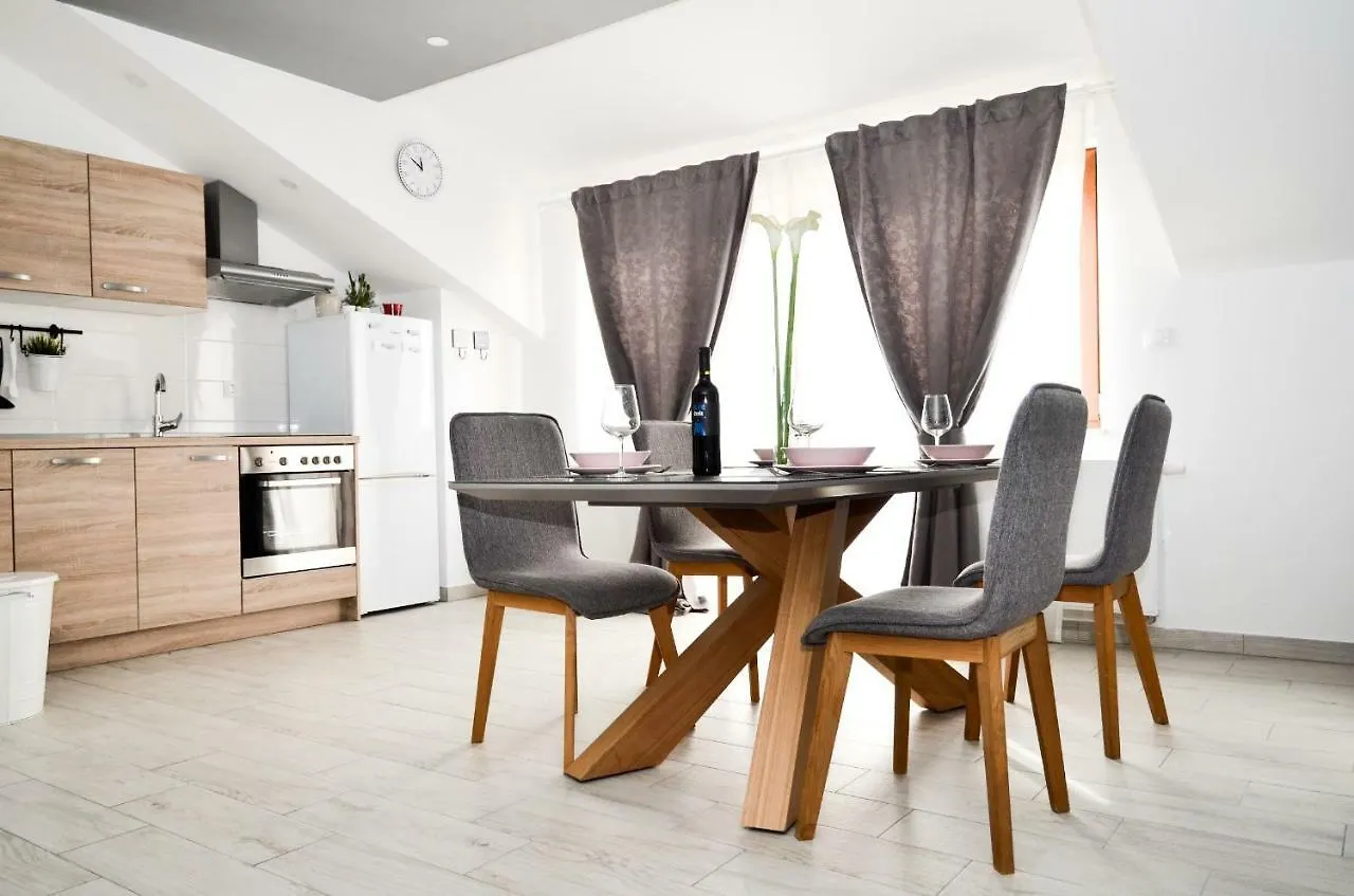 Marazul Apartments Povljana